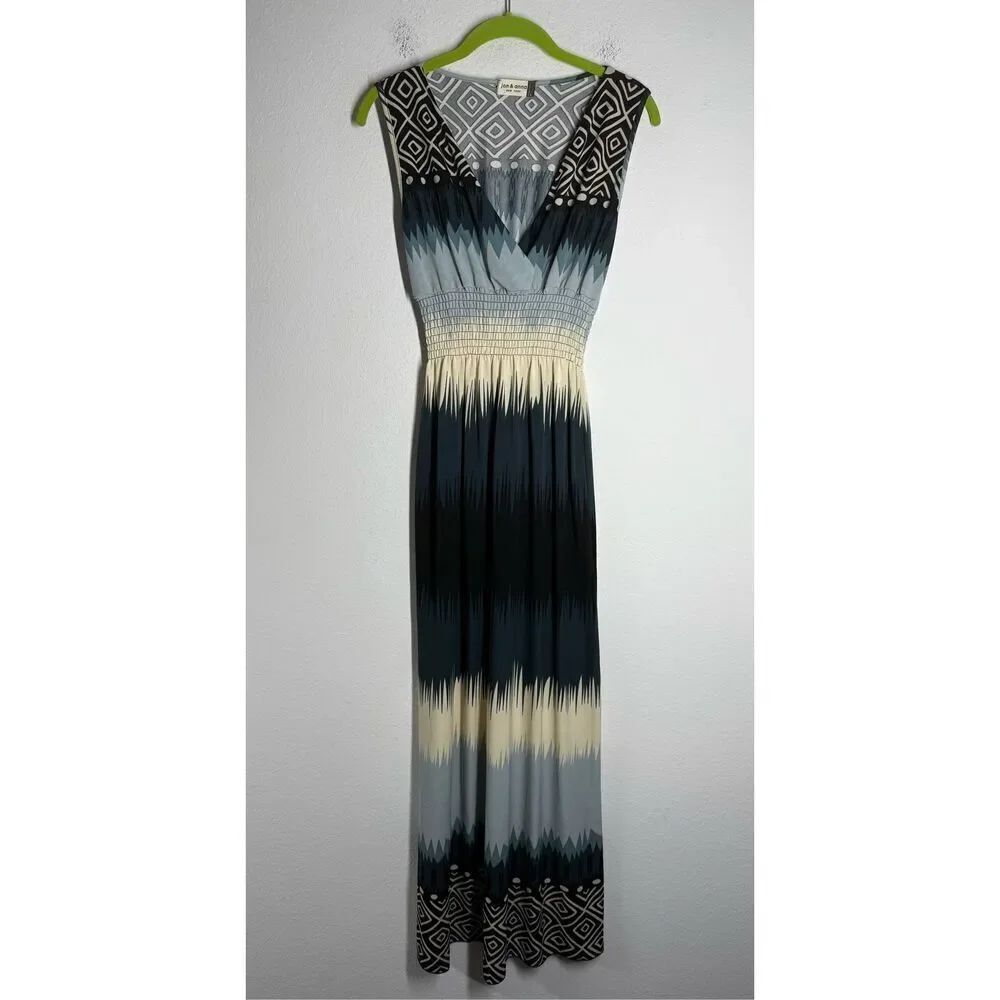 Jon & Anna Sleeveless Maxi Dress Boho Tribal Print VNeck Smocked Waist Sz L Note